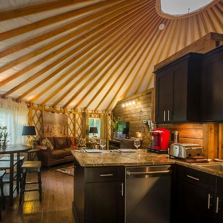 Spring Ridge Luxury Yurt - Creekside Glamping With Private Hot Tub Topton Exterior foto